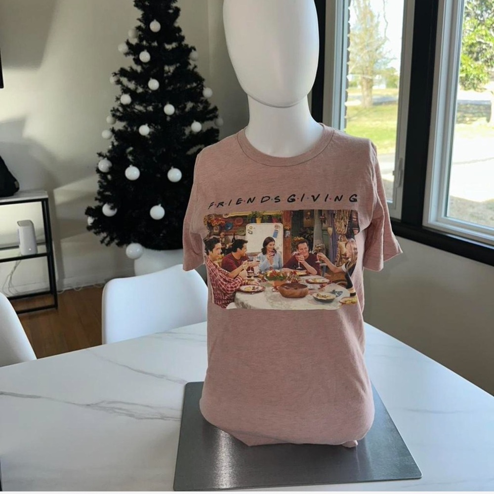 Friendsgiving Graphic T-Shirt xsmall women